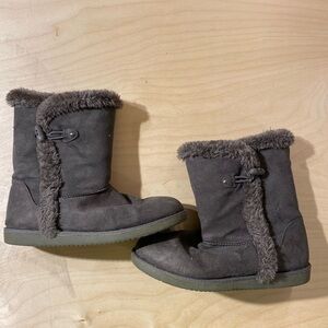 Air Walk Faux Fur Boots size 8 (Box3)